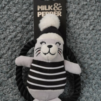 Jouet Edna le phoque – Milk & Pepper (17 cm)