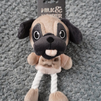 Jouet Saki Pug en kimono – Milk & Pepper (17 cm)
