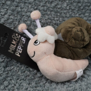 Doudou Jenny l&rsquo;escargot – Milk & Pepper (11 cm)